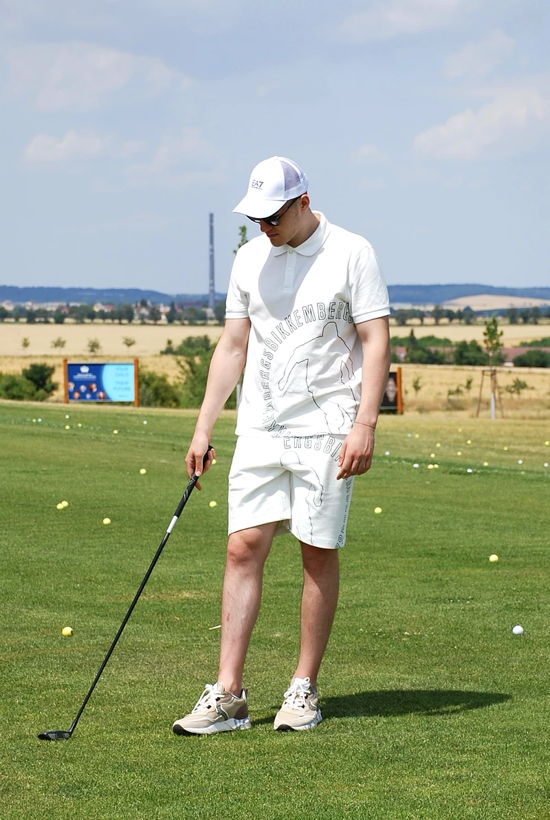 Mykyta playing golf